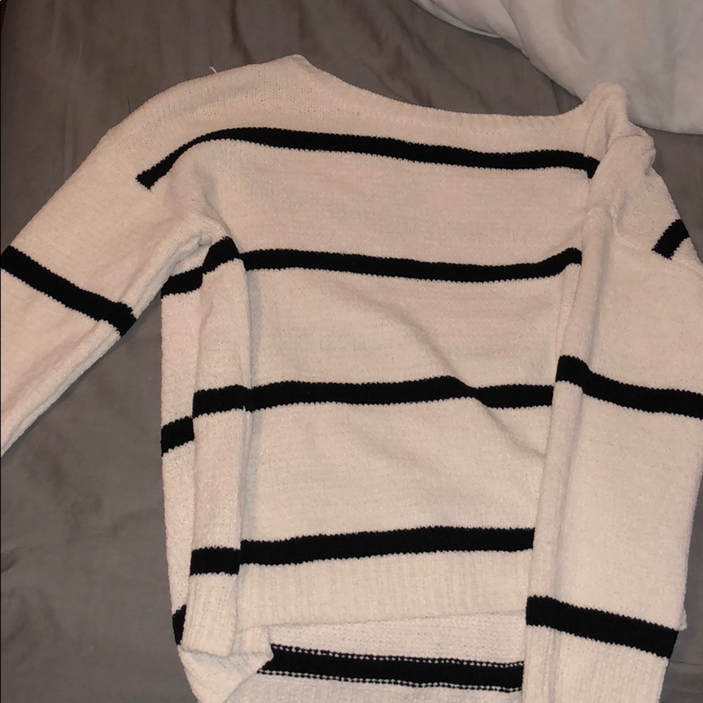 NWB BB DAKOTA SWEATER